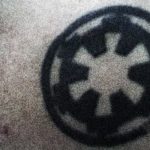 Tatuagem bad ass de Coruscant (para as nerds Star Wars manÃ­acas). Ensaio sensual A Vida Secreta no Dia Internacional da Fotografia.
