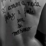 ExposiÃ§Ã£o de fotos de Simone Monte / poesia de Drummond na pele