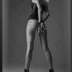 ExposiÃ§Ã£o de fotos de Simone Monte / poesia de Drummond na pele