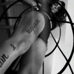 ExposiÃ§Ã£o de fotos de Simone Monte / poesia de Drummond na pele